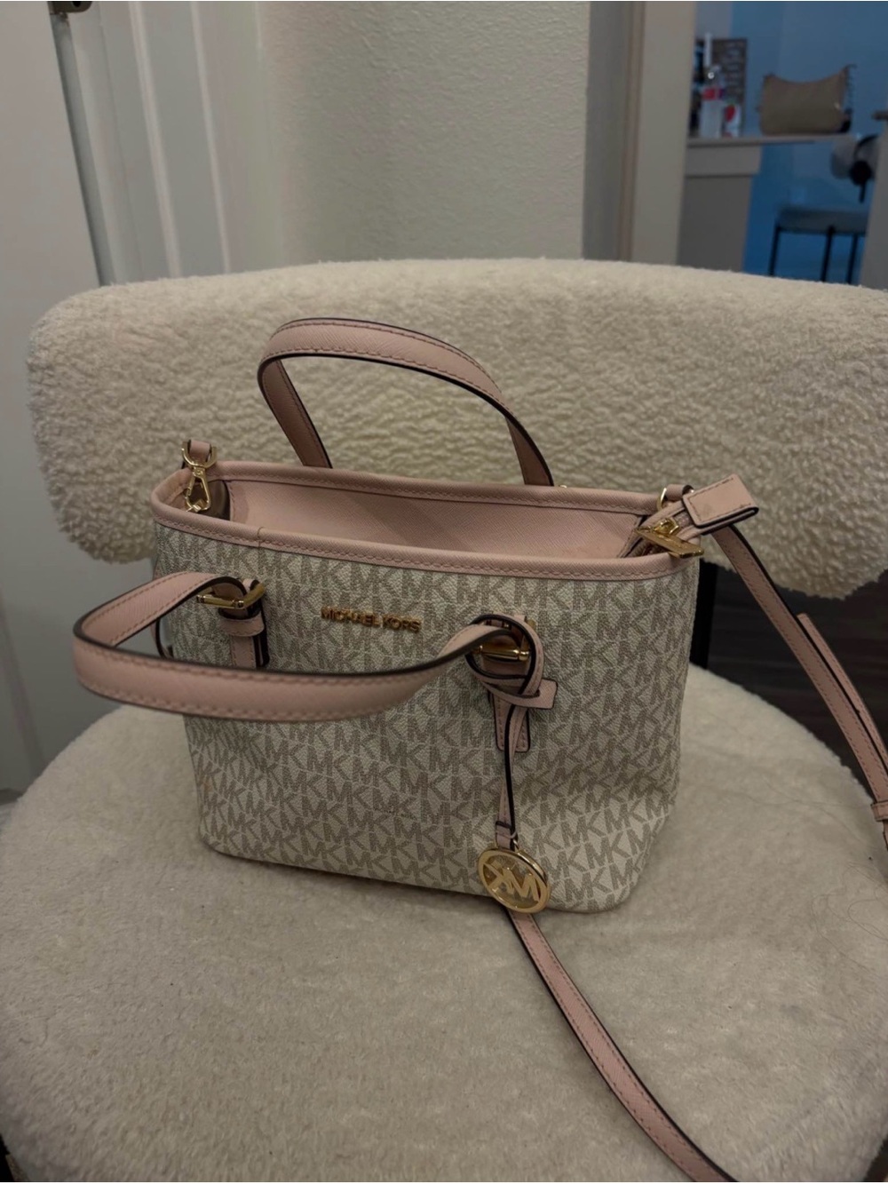 Michael Kors Beige Signature Satchel with Blush Trim - Picture 2 of 2